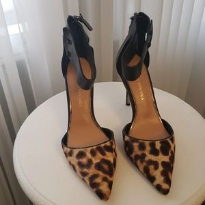 Badgley Mischka black leather and Leopard pumps in sz 38.0